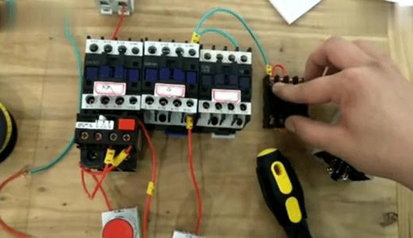 Y系列高壓三相異步電動機的功率控制需要哪些元件？